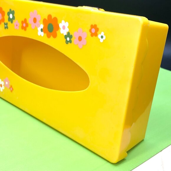 Vintage 60s Flower Power Tissue Box Cover: Yellow Hard Plastic - Groovy Bathroom - Picture 4 of 13